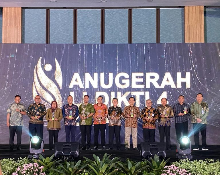 STMIK IKMI CIREBON Kembali Meraih GOLD WINNER pada Penghargaan Anugerah LLDIKTI 4 Tahun 2024
