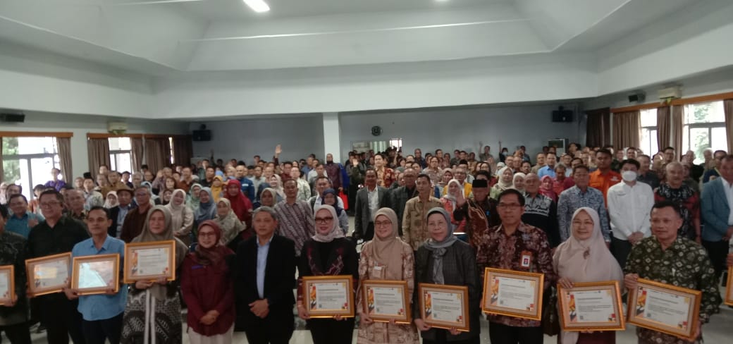 IKMI Cirebon Borong Penghargaan Hibah Penelitian dan Pengabdian Terbanyak di Jawa Barat